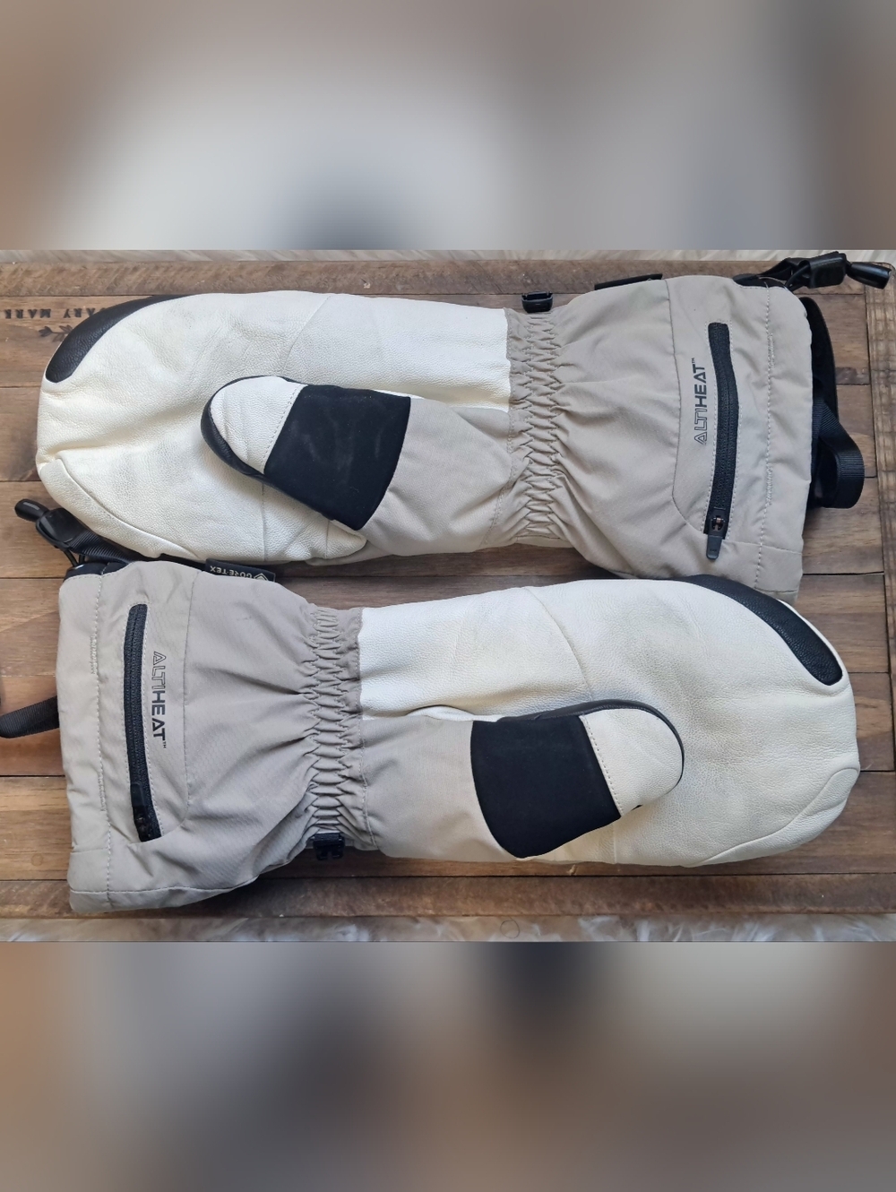 Outdoor Research Heated Gloves Unisex Size L - Picture 4 of 7
